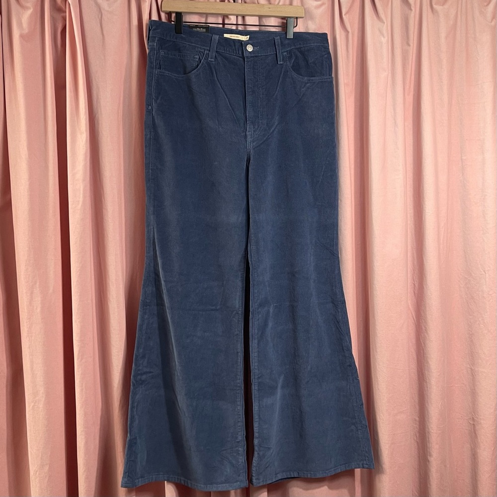 NWT Levi’s Premium ribcage bell corduroy flare pants